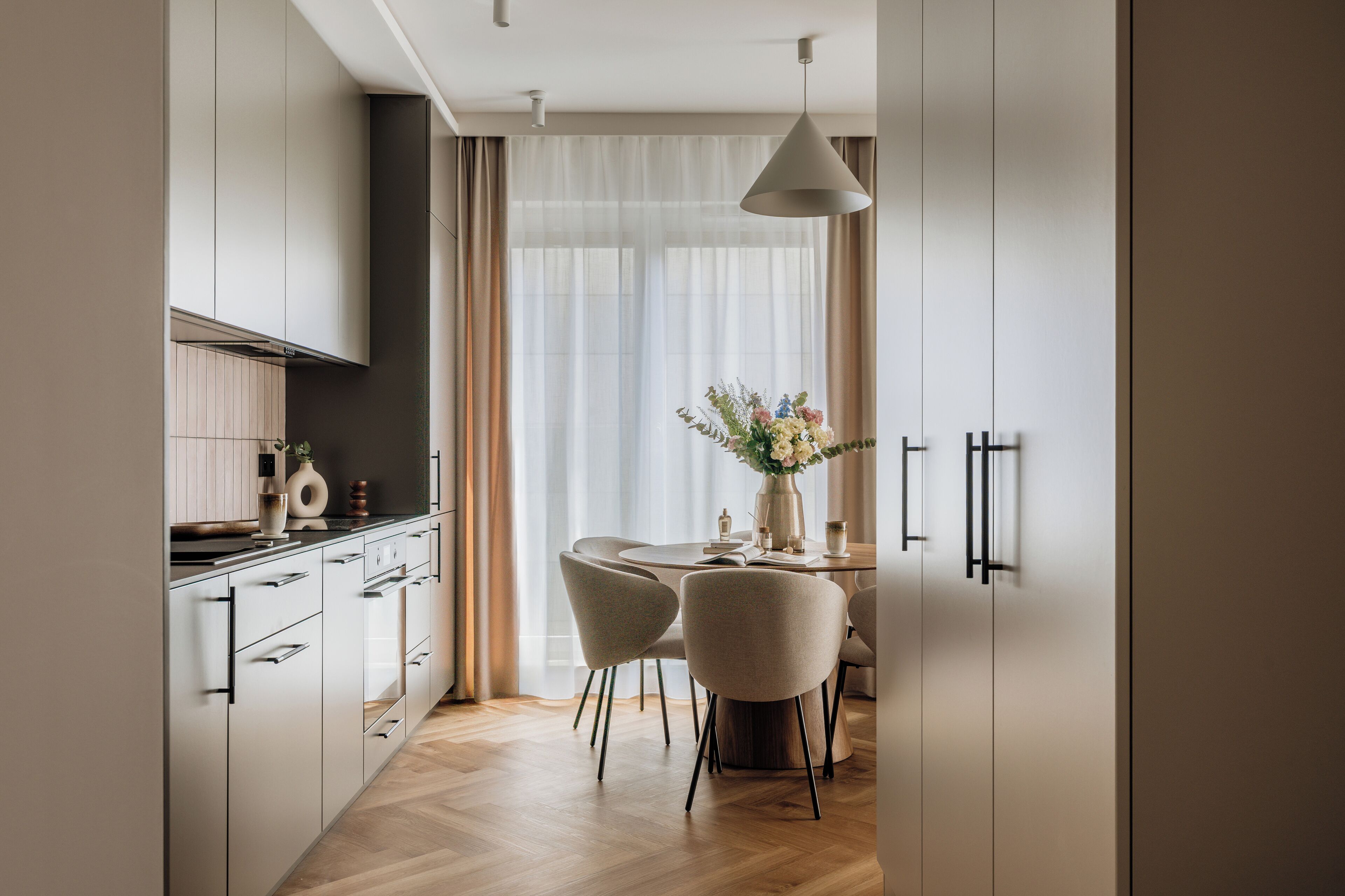Comfort appartement, balkon, uitzicht op de binnenplaats | Privékitchenette | Een koelkast, een microgolfoven, een oven, een kookplaat