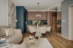 Apartamento clásico | Sala de estar | Una Smart TV