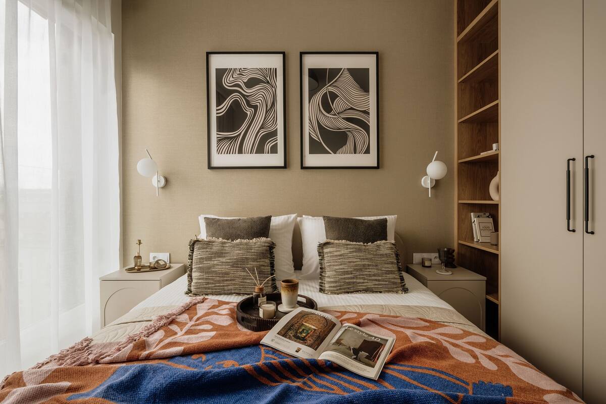 Comfort Apartment | Individually decorated, individually furnished, desk, laptop workspace