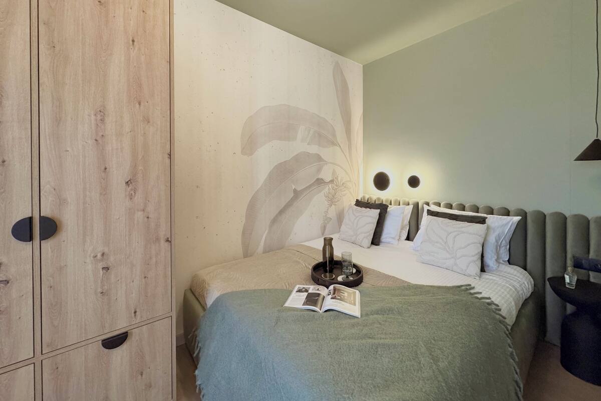 Design Apartment | Laptop workspace, iron/ironing board, WiFi (free)