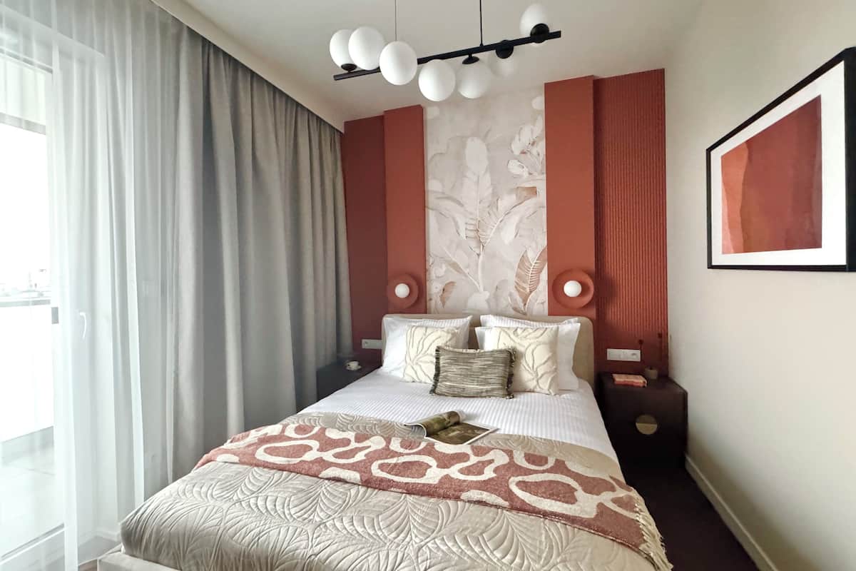 Individually decorated, individually furnished, laptop workspace