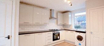 2 Bedroom Minimalist Home From Home With Parking