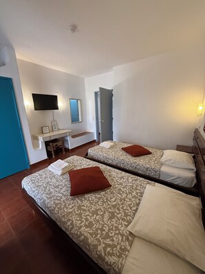 2 bedrooms, iron/ironing board, internet, bed sheets