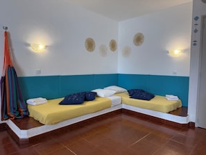 2 bedrooms, iron/ironing board, Internet, bed sheets