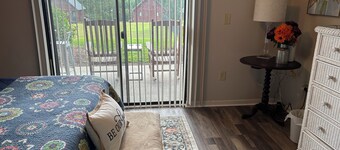 Lake Keowee Getaway with Dock Access, Pool & Mountain Views