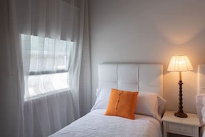 3 bedrooms, iron/ironing board, WiFi, bed sheets