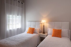 3 bedrooms, iron/ironing board, WiFi, bed sheets