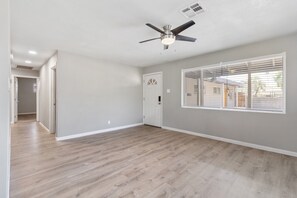 Interior - Spacious 3-bedroom apartment in delightful Phoenix (Phoenix)