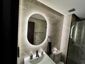 Handtücher, Seife, Toilettenpapier