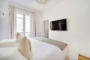 Apartment | 2 bedrooms, laptop workspace, iron/ironing board, bed sheets - Beautiful Apartment - 2bd/4p - Arc de Triomphe (Paris)