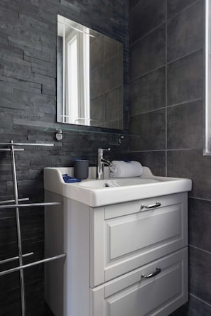 Bathroom - Beautiful Apt 1br/2p - Paris 17th/arc de Triomphe (Paris)