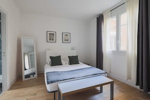 1 bedroom, laptop workspace, iron/ironing board, bed sheets - Beautiful Apt 1br/2p - Paris 17th/arc de Triomphe (Paris)