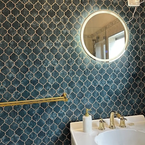 Separate bathtub and shower, deep-soaking bathtub, hair dryer, soap