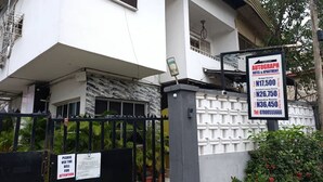 A modern building with a sign advertising an AUTOGRAPH HOTEL & APARTMENT. - The Autograph Basics Hotel (Lagos)