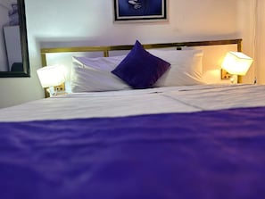 Standard Room | Desk, laptop workspace, blackout drapes - The Autograph Basics Hotel (Lagos)