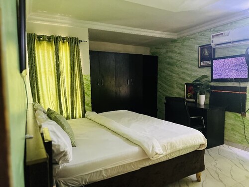 The Autograph Basics Hotel