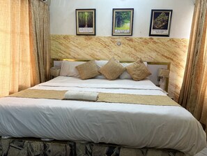 Chambre Exécutive | Bureau, espace de travail pour ordinateur portable, rideaux occultants