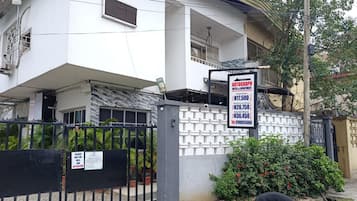 Fachada de la propiedad