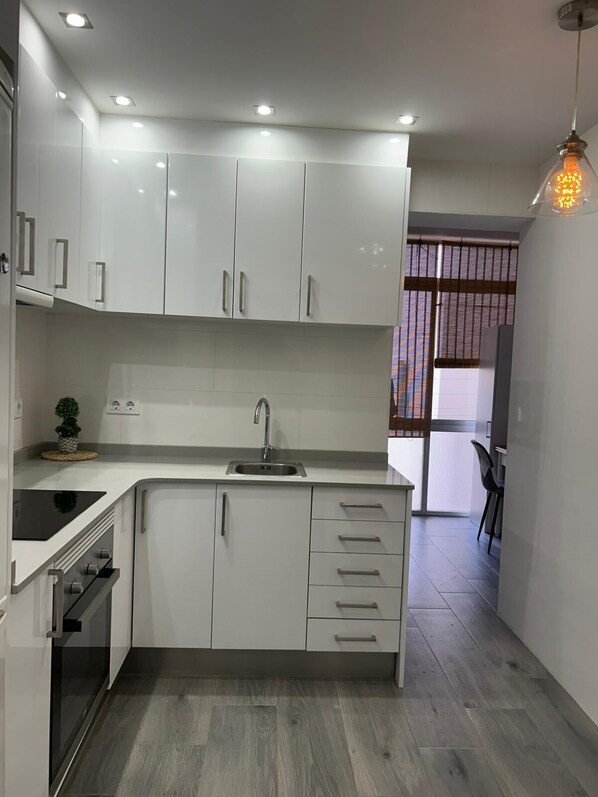 Fridge, microwave, oven, stovetop - Holiday apartment Vinaròs beach vacations (Vinaròs)