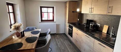 Oven, stovetop, dishwasher