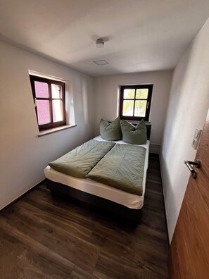 2 bedrooms, bed sheets