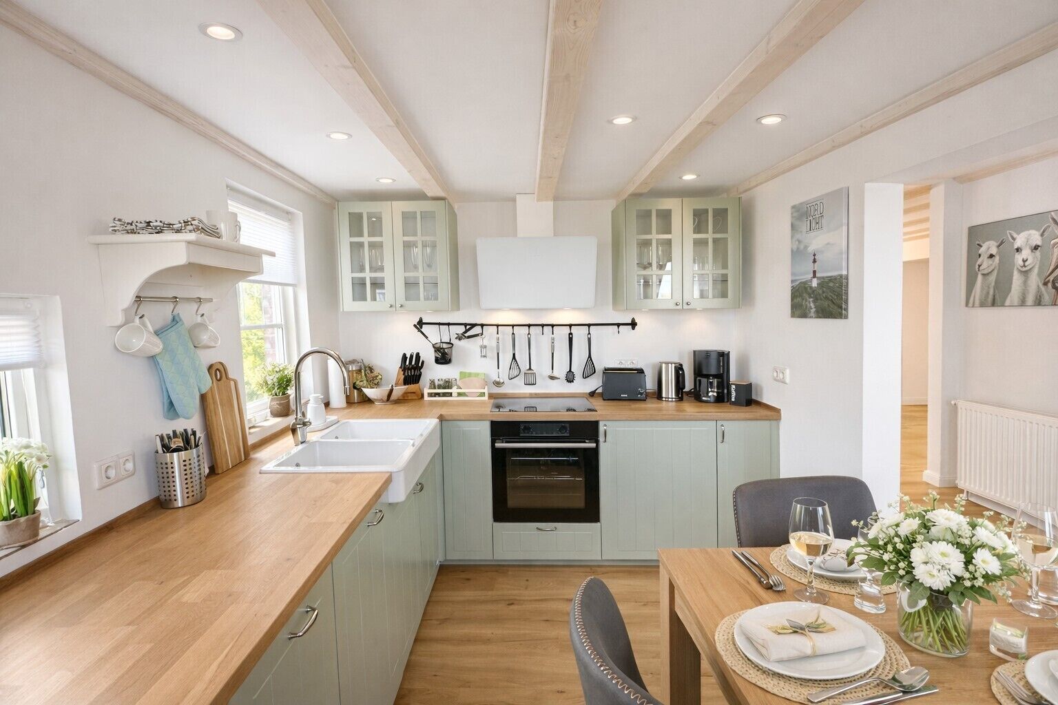 Fridge, oven, stovetop, dishwasher