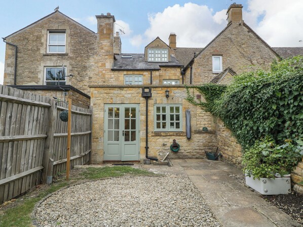 Exterior - The Cottage (Cheltenham)