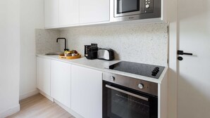 Appartement | Cuisine privée | Cafetière-théière, réfrigérateur, four à micro-ondes, un four