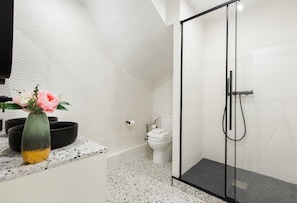 Apartment | Bathroom | Hair dryer, towels, shampoo - Cosy Apartment - Parc des Expositions / Tour Eiffel 2 (Paris)