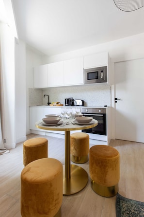 Apartment | Private kitchen | Fridge, microwave, oven, stovetop - Cosy Apartment - Parc des Expositions / Tour Eiffel 2 (Paris)