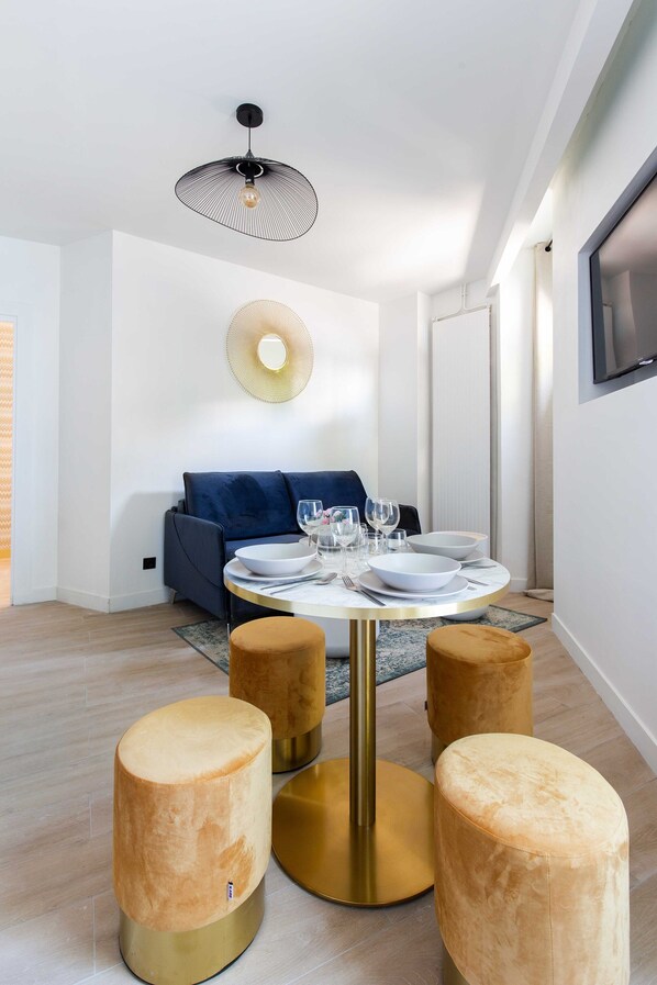 Apartment | Dining
