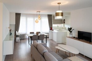 Smart TV, DVD player, video library
