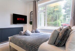 2 bedrooms, iron/ironing board, WiFi, bed sheets