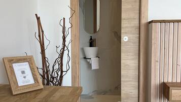 Chambre Double Deluxe, vue vallée | Coffres-forts dans les chambres, rideaux occultants