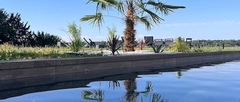 En sÀsongsöppen utomhuspool