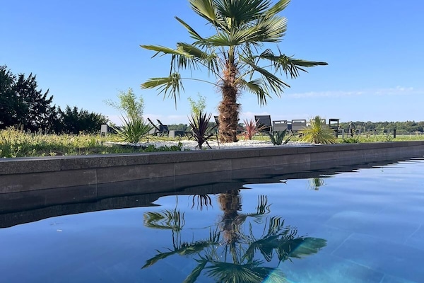 Kolam renang terbuka bermusim