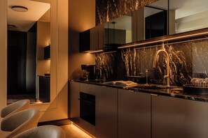 Grand Apartment | Private kitchenette | Fridge, microwave, oven, stovetop