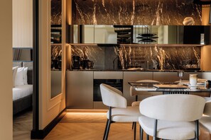 Grand Apartment | Private kitchenette