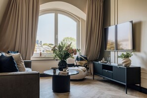 Grand Apartment | Living room
