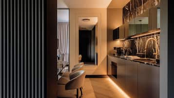 Grand Apartment | Private kitchenette | Fridge, microwave, oven, stovetop