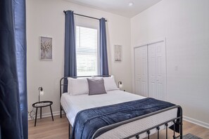 3 quartos, ferros/tábuas de passar roupa, Wi-Fi, roupa de cama