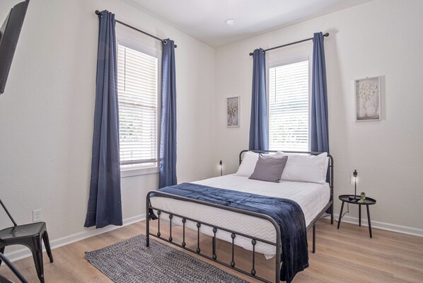 3 bedrooms, iron/ironing board, WiFi, bed sheets