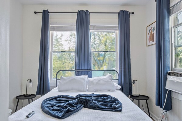 2 habitaciones, tabla de planchar con plancha, wifi y ropa de cama 