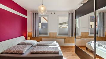 2 habitaciones, tabla de planchar con plancha, wifi y ropa de cama