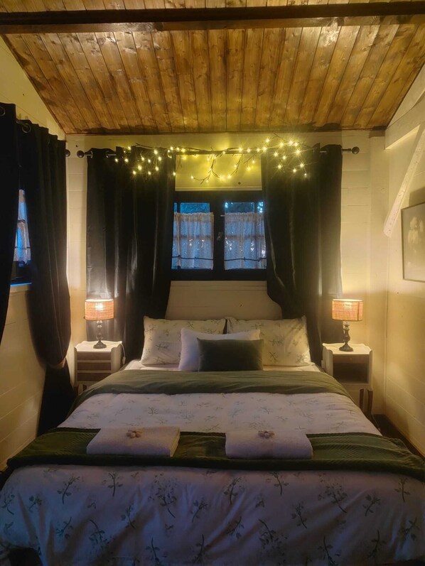 2 bedrooms, bed sheets