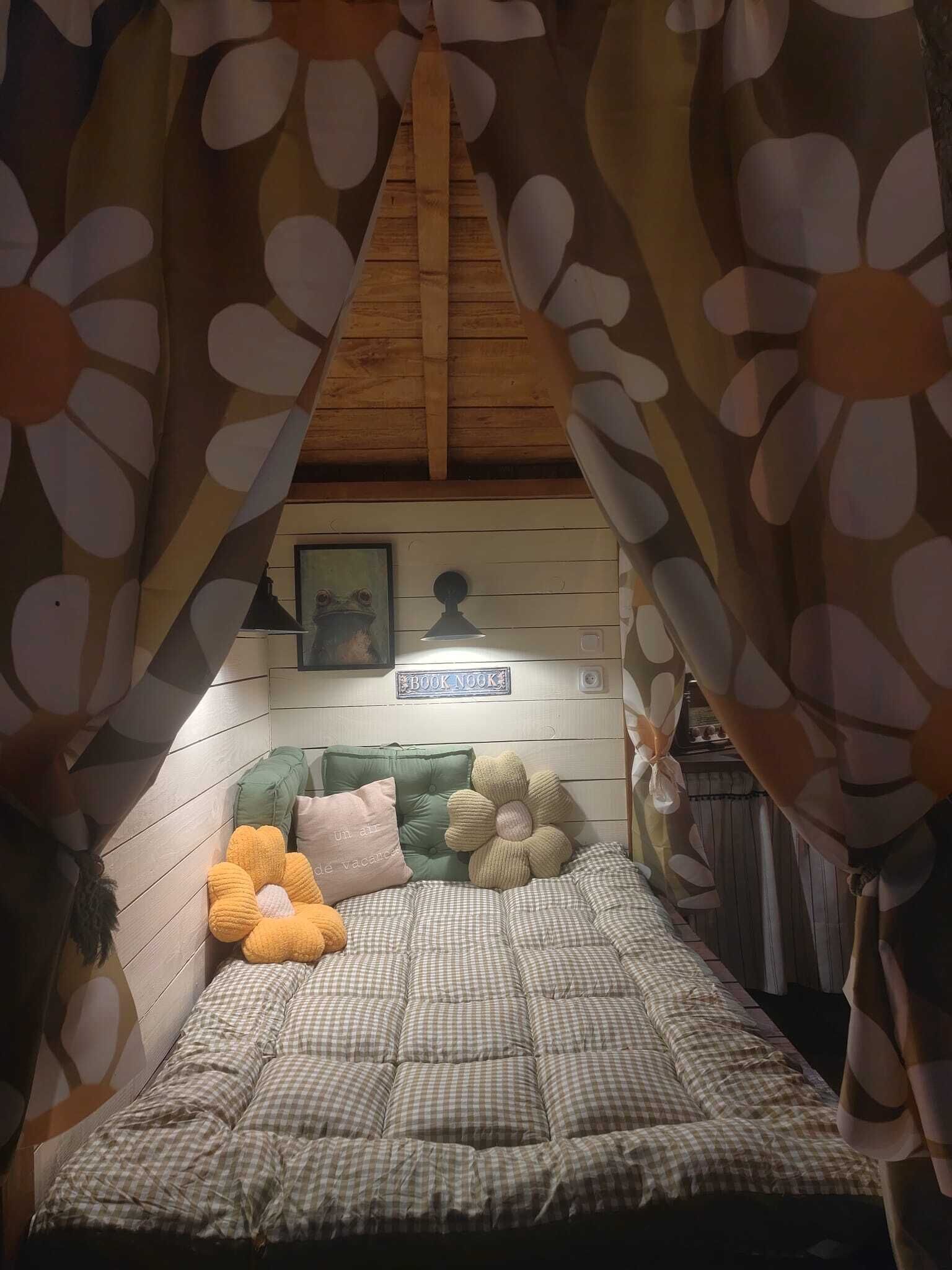 2 bedrooms, bed sheets