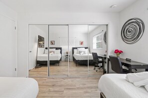 3 chambres, fer et planche à repasser, Wi-Fi, draps fournis