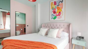 Minibar (con algunos artículos gratuitos) y caja fuerte