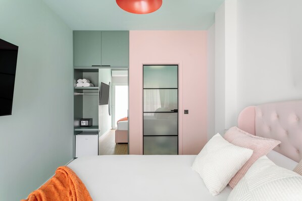 Free minibar items, in-room safe, laptop workspace, blackout drapes