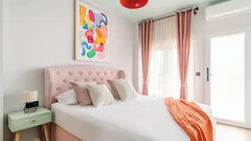 Free minibar items, in-room safe, laptop workspace, blackout drapes